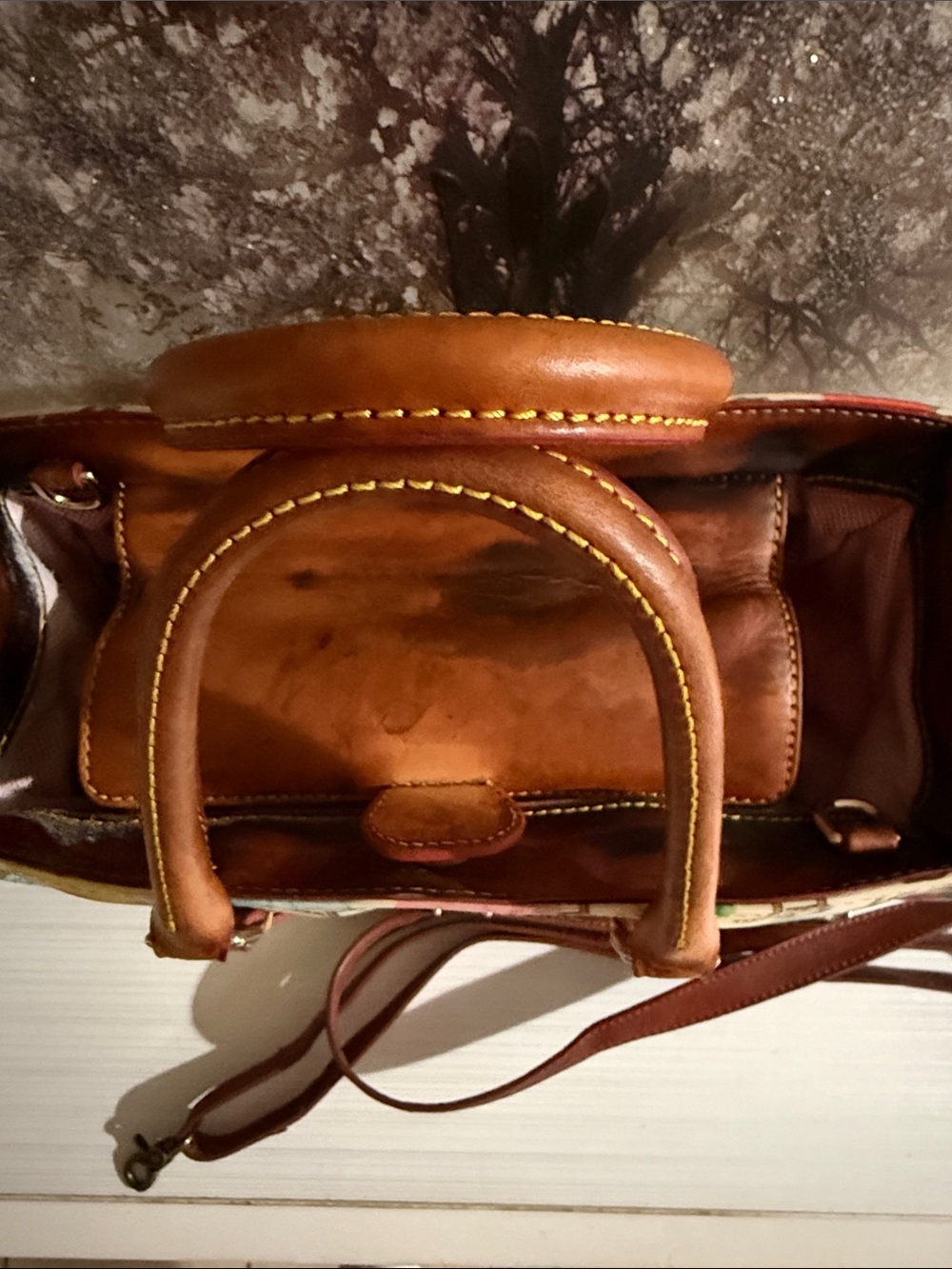 Dooney and Bourke rehab bag. The outside is great. It’s the inside is not. - Picture 2 of 8